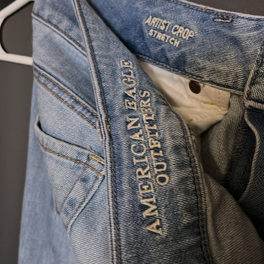 American Eagle Outfitters Light Blue Distressed Jeans - Picture 3 of 7